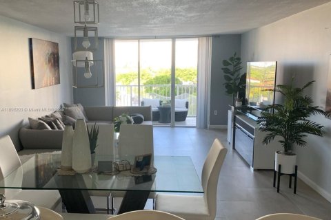 Condo in Aventura, Florida, 1 bedroom  № 1949430 - photo 6