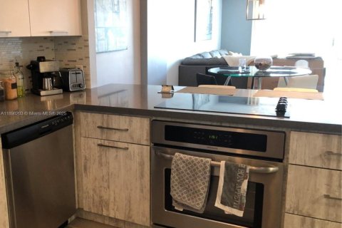 Condo in Aventura, Florida, 1 bedroom  № 1949430 - photo 2