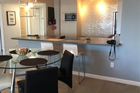 Condo in Aventura, Florida, 1 bedroom  № 1949430 - photo 4