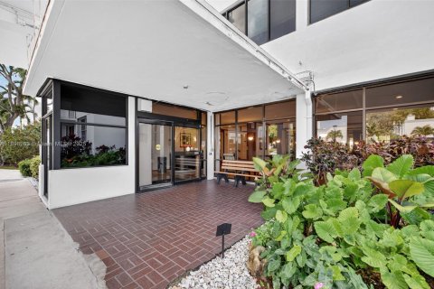 Condo in Aventura, Florida, 1 bedroom  № 1949430 - photo 17