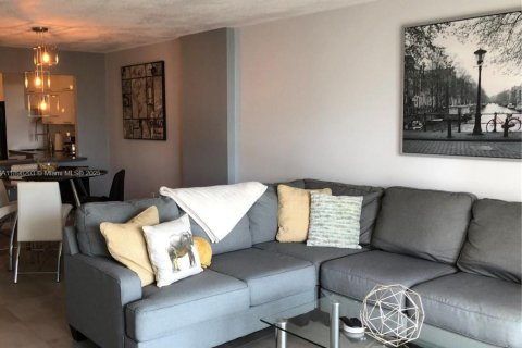 Condo in Aventura, Florida, 1 bedroom  № 1949430 - photo 12
