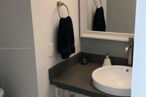 Condo in Aventura, Florida, 1 bedroom  № 1949430 - photo 9