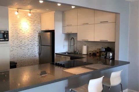 Condo in Aventura, Florida, 1 bedroom  № 1949430 - photo 1