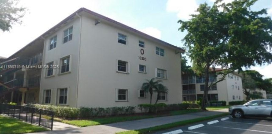 Condo in Pembroke Pines, Florida, 1 bedroom № 1874571