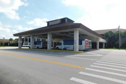 Condo in Pembroke Pines, Florida, 1 bedroom  № 1874571 - photo 25