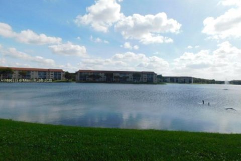 Condo in Pembroke Pines, Florida, 1 bedroom  № 1874571 - photo 29