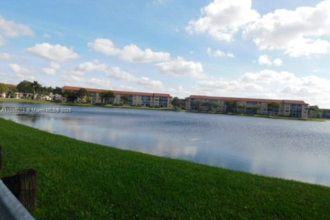 Condo in Pembroke Pines, Florida, 1 bedroom  № 1874571 - photo 26