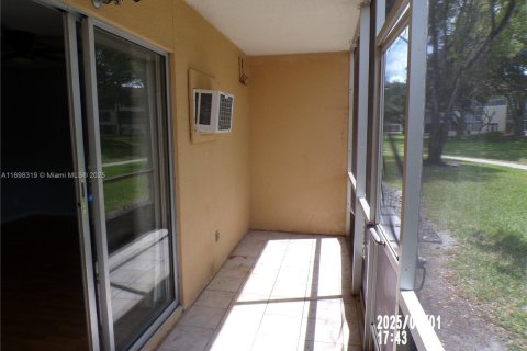 Condo in Pembroke Pines, Florida, 1 bedroom  № 1874571 - photo 21