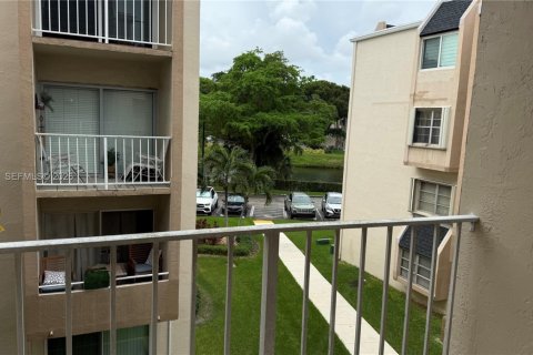 Condominio en alquiler en Miami, Florida, 1 dormitorio, 75.16 m2 № 2426044 - foto 10