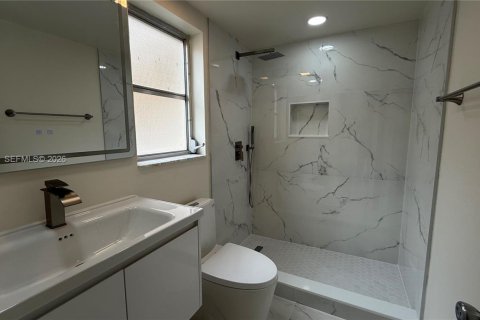 Condominio en alquiler en Miami, Florida, 1 dormitorio, 75.16 m2 № 2426044 - foto 8