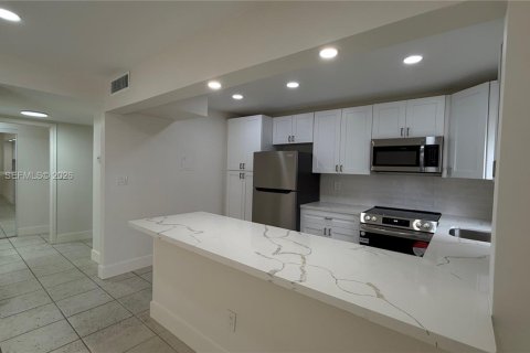 Condominio en Miami, Florida, 1 dormitorio  № 2426044