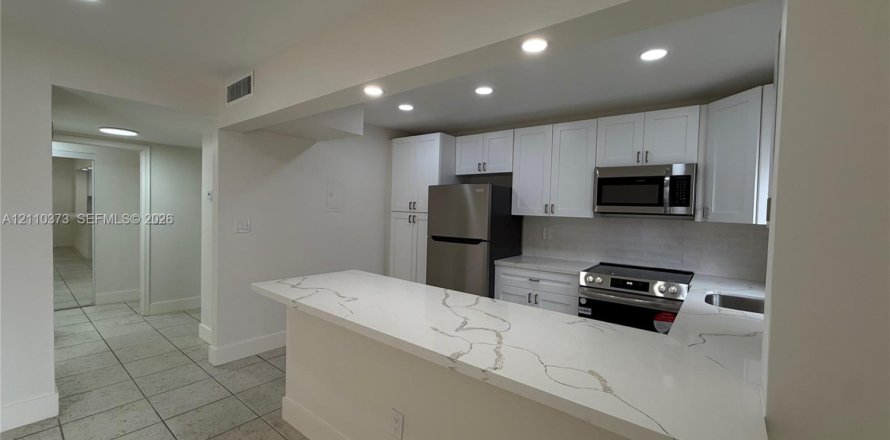 Condominio en Miami, Florida, 1 dormitorio  № 2426044