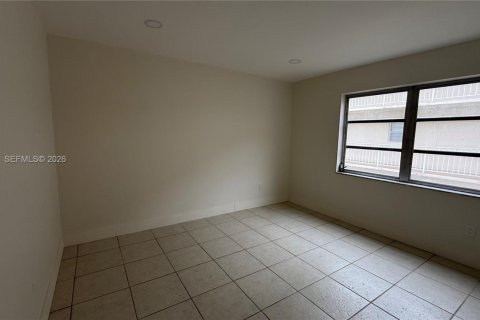 Condominio en alquiler en Miami, Florida, 1 dormitorio, 75.16 m2 № 2426044 - foto 7