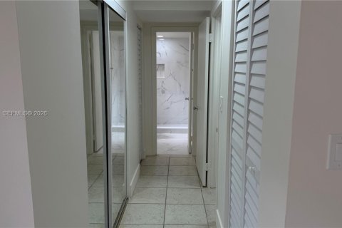 Condominio en alquiler en Miami, Florida, 1 dormitorio, 75.16 m2 № 2426044 - foto 11
