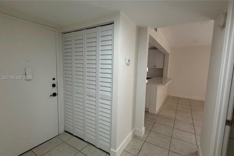 Condominio en alquiler en Miami, Florida, 1 dormitorio, 75.16 m2 № 2426044 - foto 12