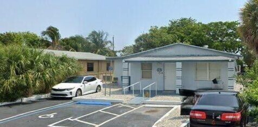 Commercial property in Boynton Beach, Florida 137.03 sq.m. № 2380092