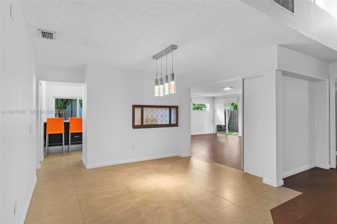 Villa ou maison à louer à Miami, Floride: 3 chambres, 178.28 m2 № 1987405 - photo 11
