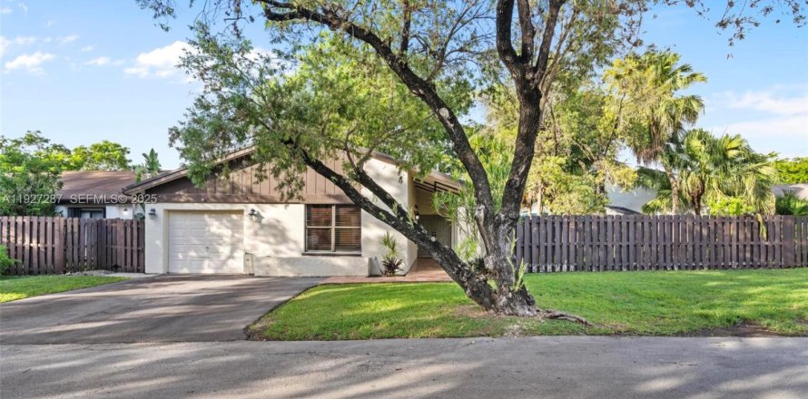 Villa ou maison à Miami, Floride 3 chambres, 178.28 m2 № 1987405