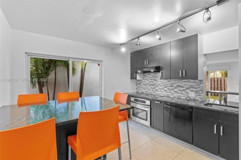 Villa ou maison à louer à Miami, Floride: 3 chambres, 178.28 m2 № 1987405 - photo 15