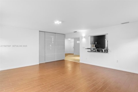 Villa ou maison à louer à Miami, Floride: 3 chambres, 178.28 m2 № 1987405 - photo 14