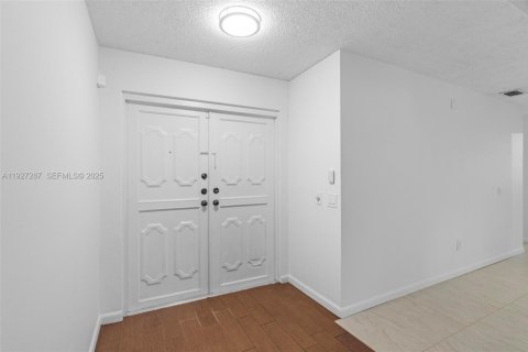 Villa ou maison à louer à Miami, Floride: 3 chambres, 178.28 m2 № 1987405 - photo 6