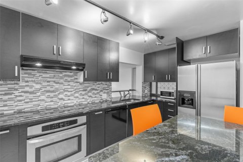 Villa ou maison à louer à Miami, Floride: 3 chambres, 178.28 m2 № 1987405 - photo 16