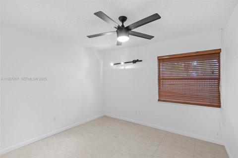 Villa ou maison à louer à Miami, Floride: 3 chambres, 178.28 m2 № 1987405 - photo 23