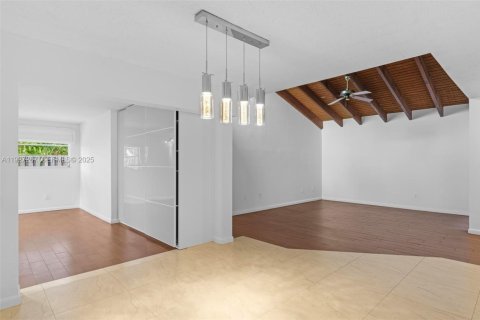 Villa ou maison à louer à Miami, Floride: 3 chambres, 178.28 m2 № 1987405 - photo 12