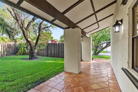 Villa ou maison à louer à Miami, Floride: 3 chambres, 178.28 m2 № 1987405 - photo 4