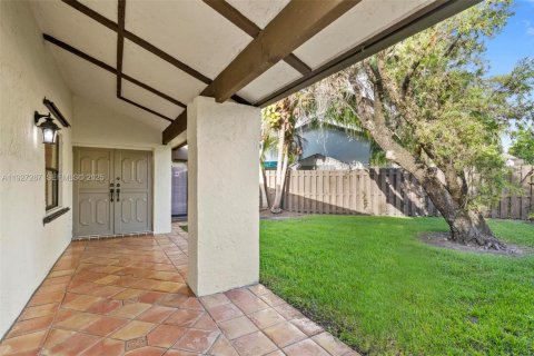 Villa ou maison à louer à Miami, Floride: 3 chambres, 178.28 m2 № 1987405 - photo 3