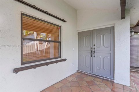 Villa ou maison à louer à Miami, Floride: 3 chambres, 178.28 m2 № 1987405 - photo 5