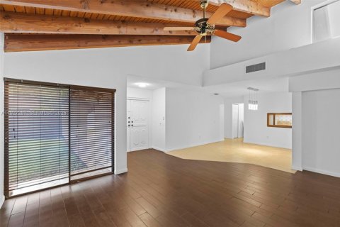 Villa ou maison à louer à Miami, Floride: 3 chambres, 178.28 m2 № 1987405 - photo 10