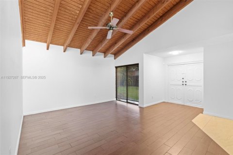 Villa ou maison à louer à Miami, Floride: 3 chambres, 178.28 m2 № 1987405 - photo 9