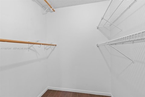 Villa ou maison à louer à Miami, Floride: 3 chambres, 178.28 m2 № 1987405 - photo 21