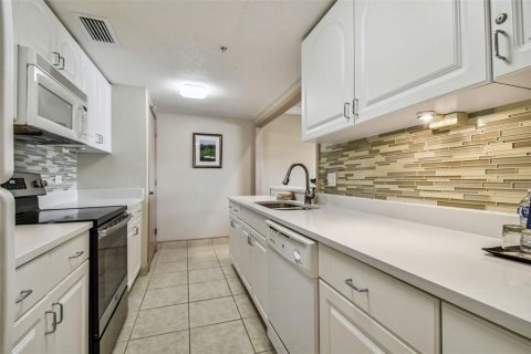 Condo in Palm Harbor, Florida, 2 bedrooms  № 1379543 - photo 8