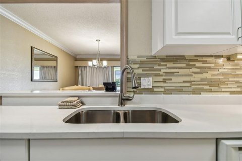Condo in Palm Harbor, Florida, 2 bedrooms  № 1379543 - photo 10