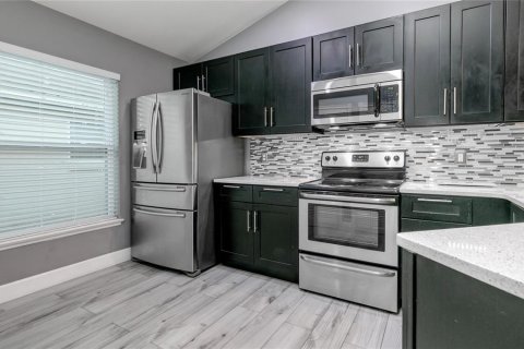 House in Orlando, Florida 3 bedrooms, 133.97 sq.m. № 2393530 - photo 4