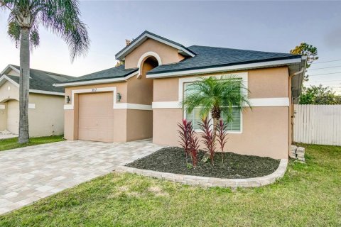 House in Orlando, Florida 3 bedrooms, 133.97 sq.m. № 2393530 - photo 2