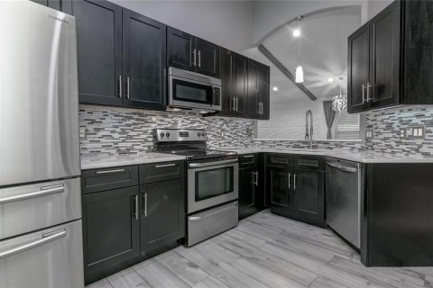 House in Orlando, Florida 3 bedrooms, 133.97 sq.m. № 2393530 - photo 3