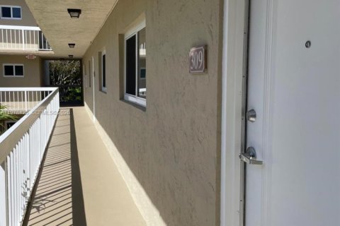 Снять в аренду кондоминиум в Майами, Флорида 2 спальни, 74.69м2, № 2050788 - фото 12