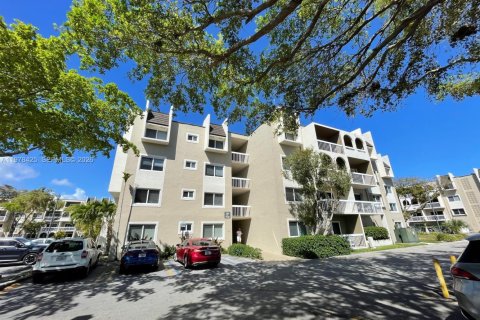 Кондоминиум с 2 спальнями в Майами, Флорида № 2050788