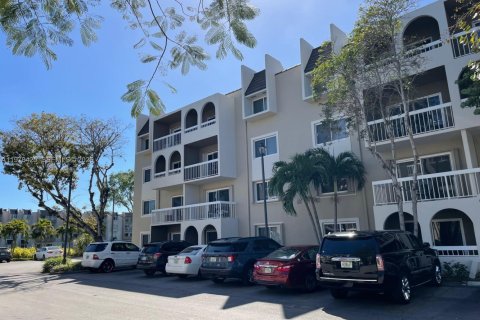 Снять в аренду кондоминиум в Майами, Флорида 2 спальни, 74.69м2, № 2050788 - фото 2