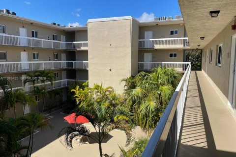 Снять в аренду кондоминиум в Майами, Флорида 2 спальни, 74.69м2, № 2050788 - фото 11