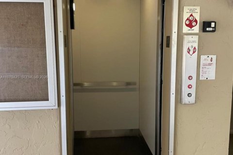 Снять в аренду кондоминиум в Майами, Флорида 2 спальни, 74.69м2, № 2050788 - фото 9