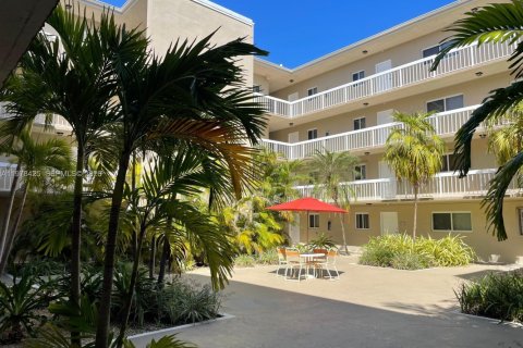 Снять в аренду кондоминиум в Майами, Флорида 2 спальни, 74.69м2, № 2050788 - фото 10