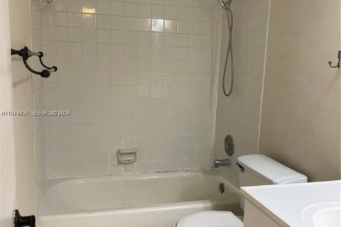 Снять в аренду кондоминиум в Майами, Флорида 2 спальни, 74.69м2, № 2050788 - фото 15