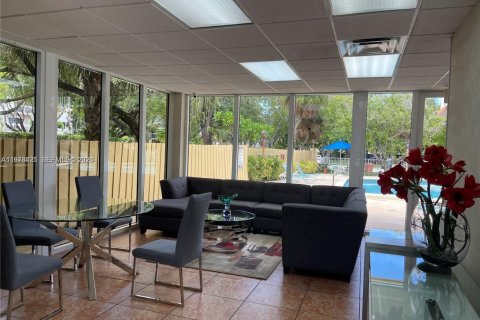 Снять в аренду кондоминиум в Майами, Флорида 2 спальни, 74.69м2, № 2050788 - фото 6