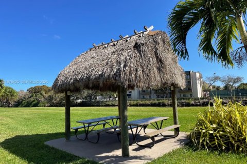 Снять в аренду кондоминиум в Майами, Флорида 2 спальни, 74.69м2, № 2050788 - фото 3