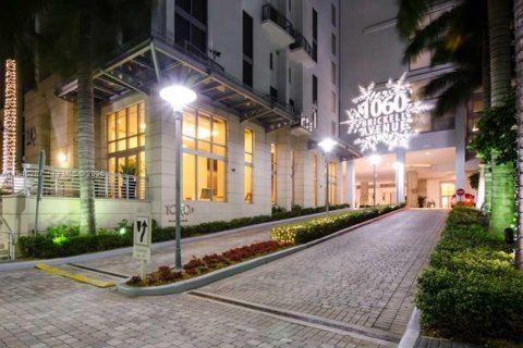 Condo in Miami, Florida, 1 bedroom  № 2002278 - photo 29