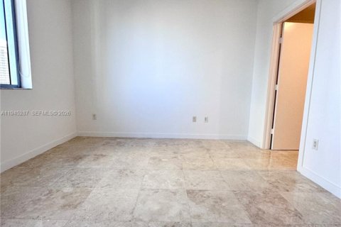 Condo in Miami, Florida, 1 bedroom  № 2002278 - photo 19